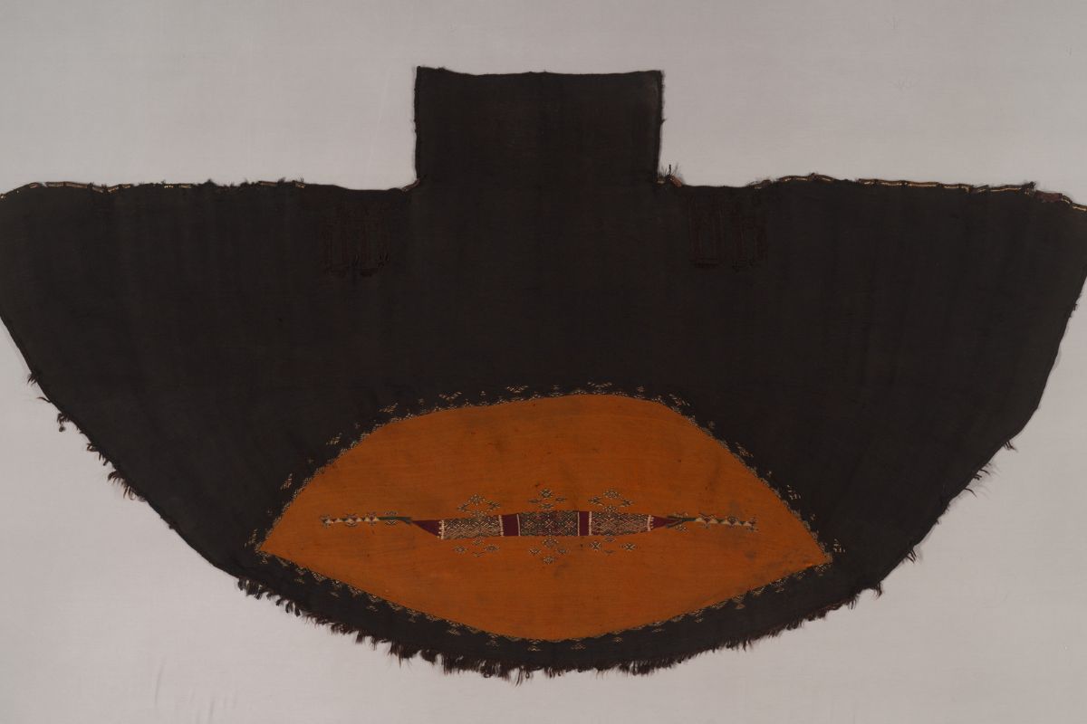 Akhnif Morocco: The Amazigh Cape, Not a Rug Akhnif Morocco: The Amazigh Cape, Not a Rug